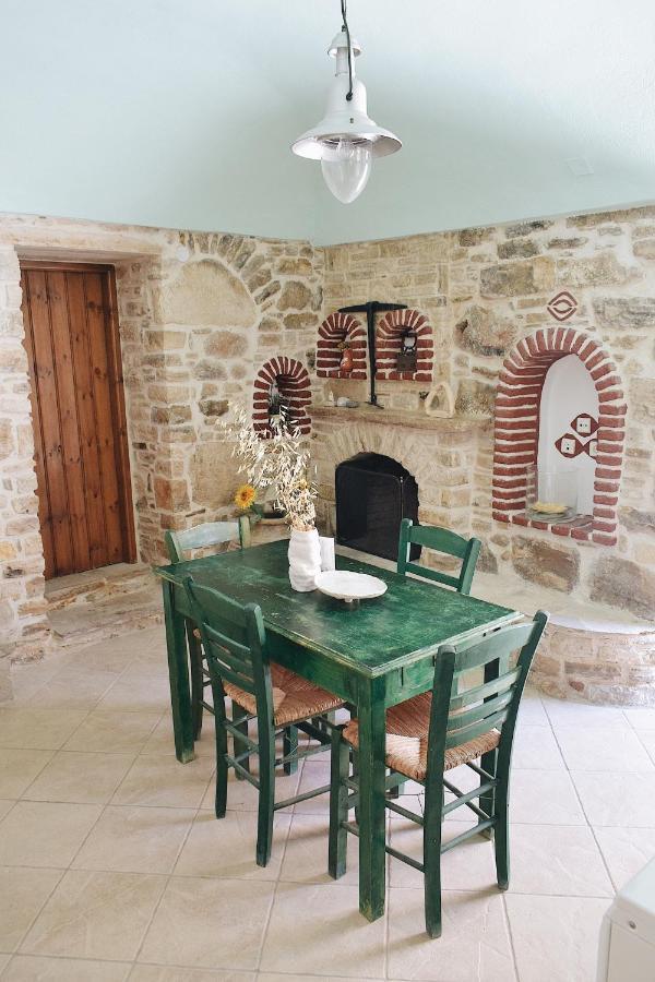Yi Artistry 1-Bedroom Medieval Holiday House Kalamoti Exterior photo