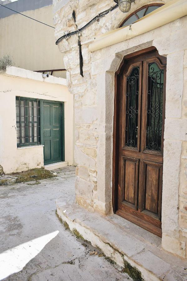 Yi Artistry 1-Bedroom Medieval Holiday House Kalamoti Exterior photo